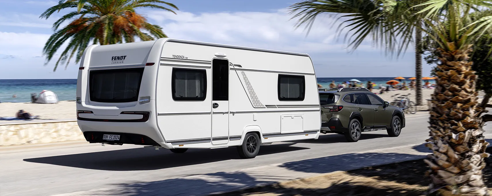 Model van een automerk in de hero van de website